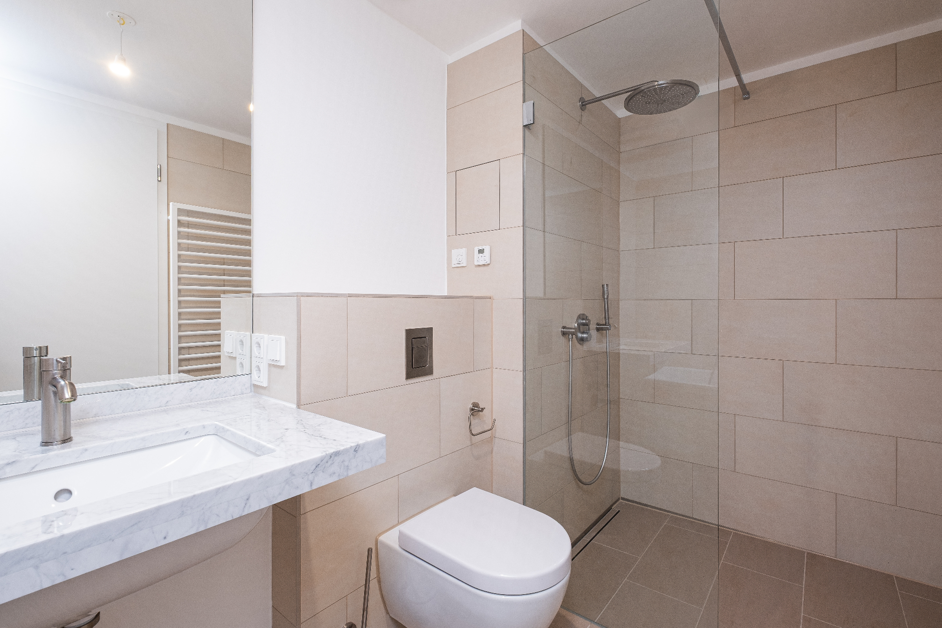 Penthouse Bad mit Walk-In-Dusche